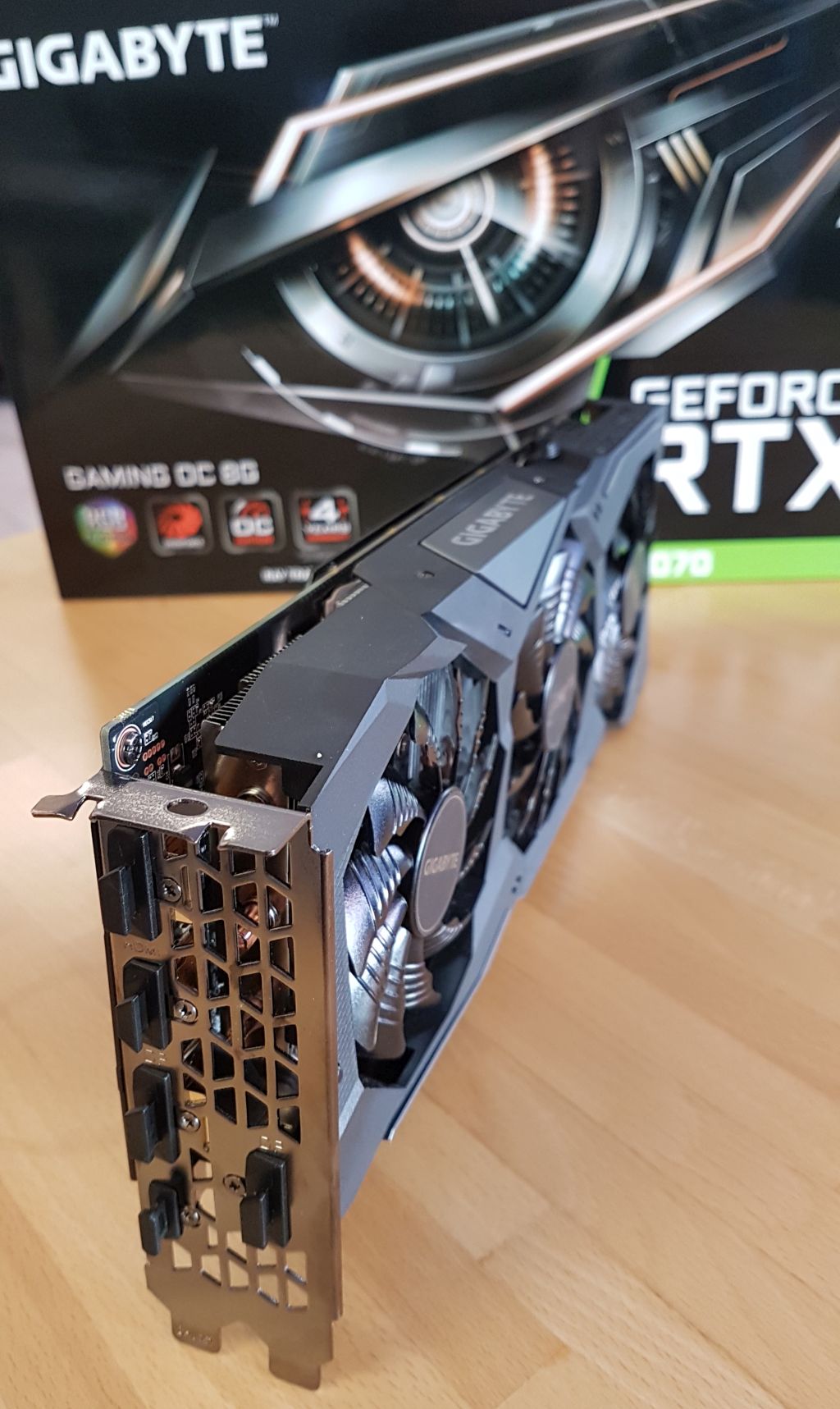 (Unboxing) GIGABYTE GeForce RTX 2070 Gaming OC 8GB GDDR6 | Geeks3D